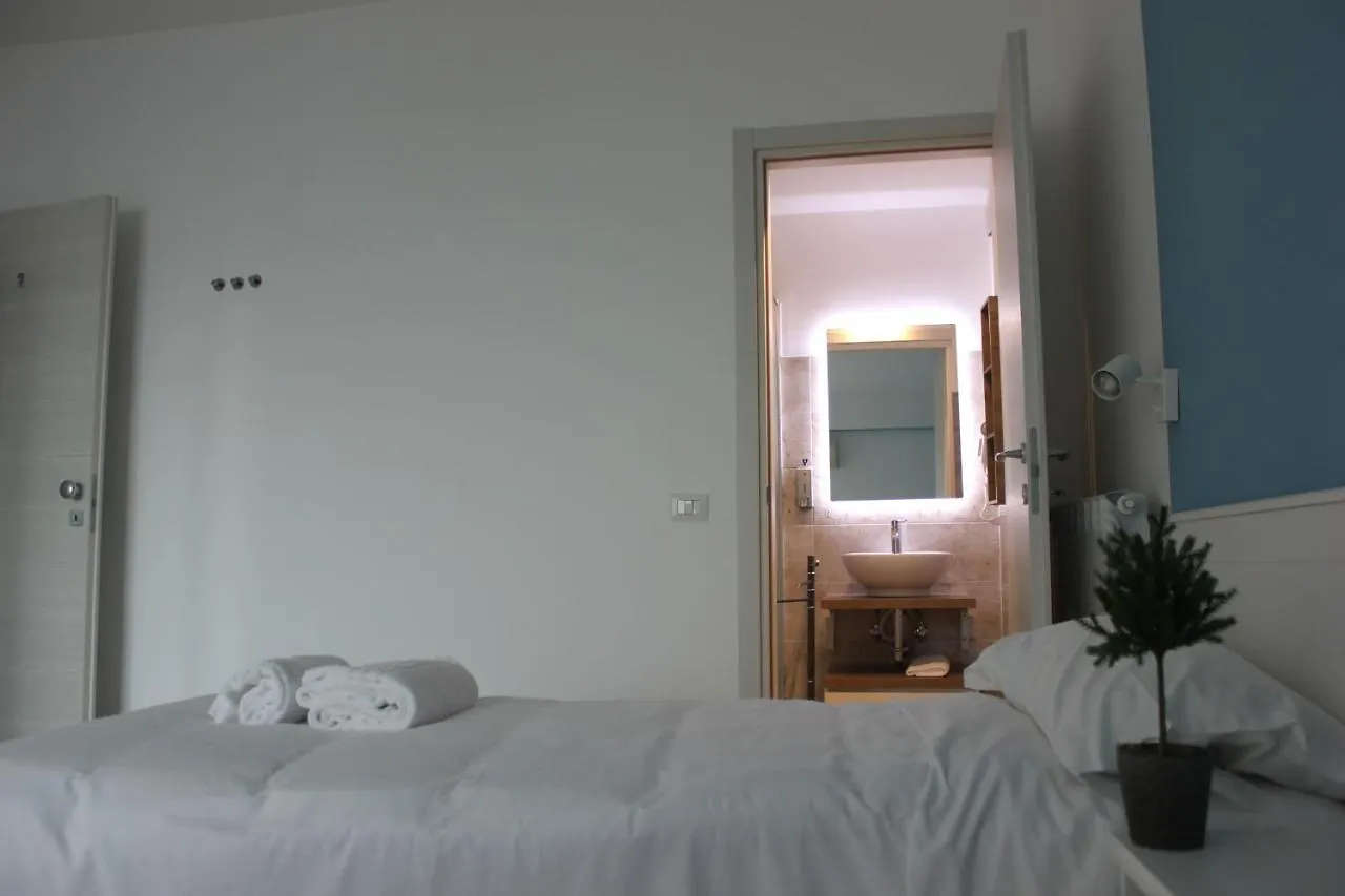 Roman Sunrise Rooms ゲストハウス ローマ